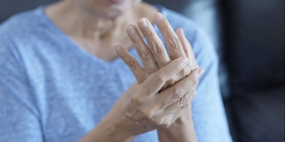 Osteoarthritis manifests as muscle spasms, mild swelling and pain in the finger joints.